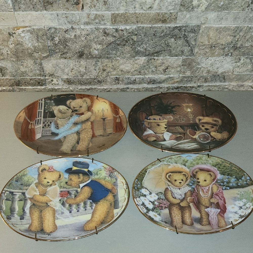 The Franklin Mint Heirloom Recommendation Decorative Bear Collector Plates Set 4